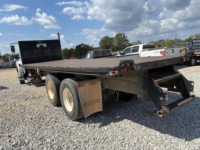 Image of International 4400 equipment image 4