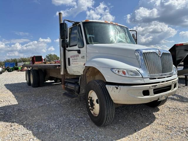 Image of International 4400 equipment image 1