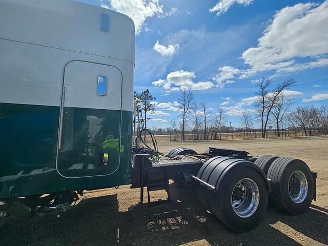 Image of Peterbilt 379 equipment image 2