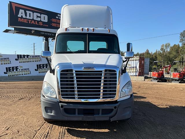 Image of Freightliner Cascadia equipment image 1