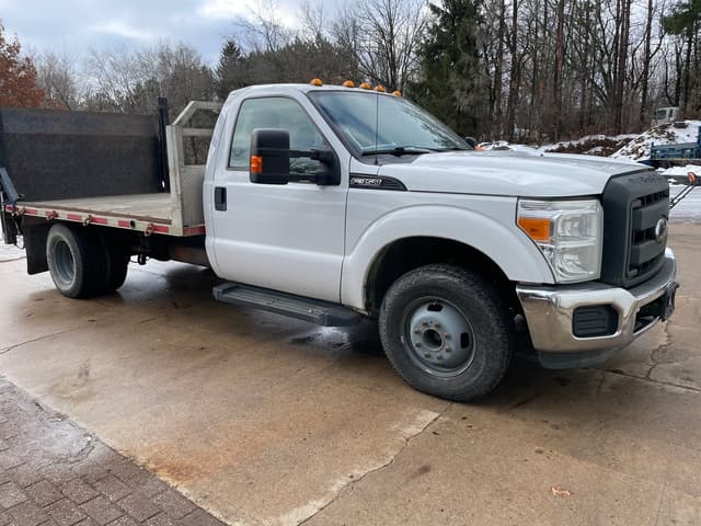 Image of Ford F-350 equipment image 3