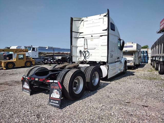 Image of Volvo VNL equipment image 4