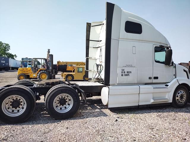 Image of Volvo VNL equipment image 3