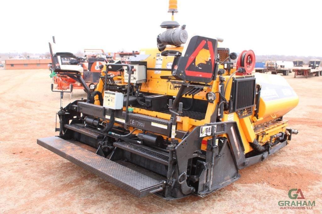 2017 LeeBoy 8510D Equipment Image0