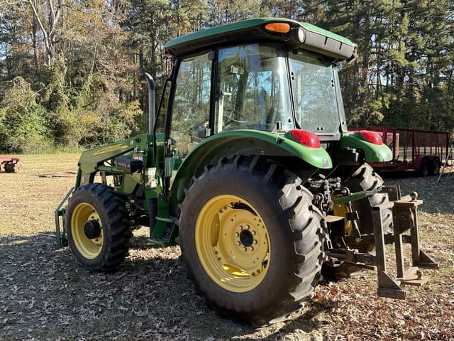 Image of John Deere 5083E equipment image 4
