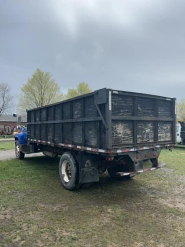 Image of GMC Topkick equipment image 2