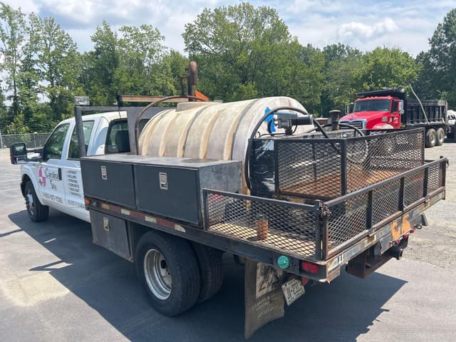 Image of Ford F-350 equipment image 4