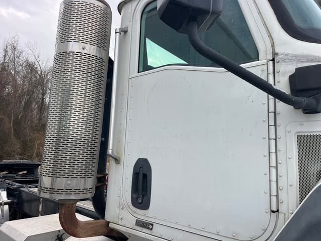 Image of Caterpillar CT660 equipment image 3