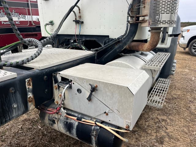 Image of Caterpillar CT660 equipment image 2