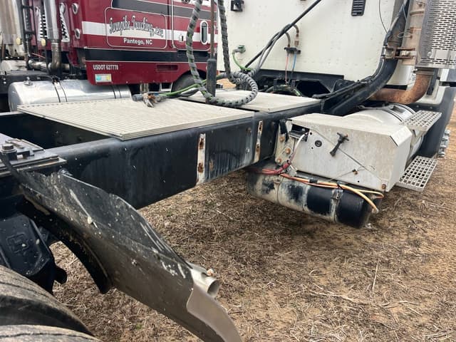 Image of Caterpillar CT660 equipment image 1