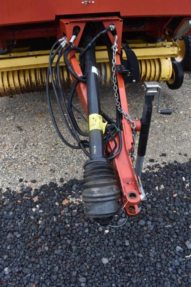 Image of New Holland BR7090 equipment image 2