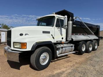 Main image Mack CL713