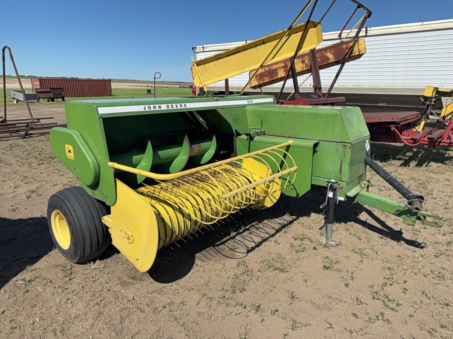 John Deere 336 Equipment Image0