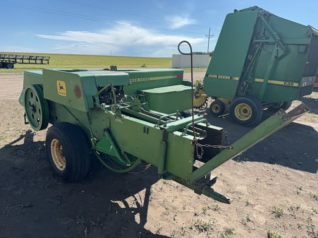 Image of John Deere 336 equipment image 4