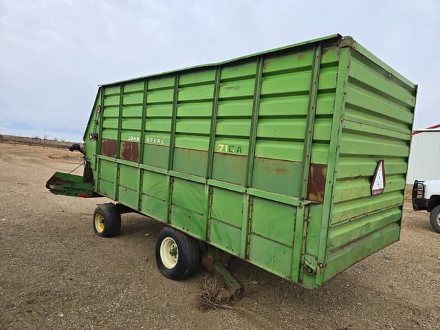 Image of John Deere 716 equipment image 3