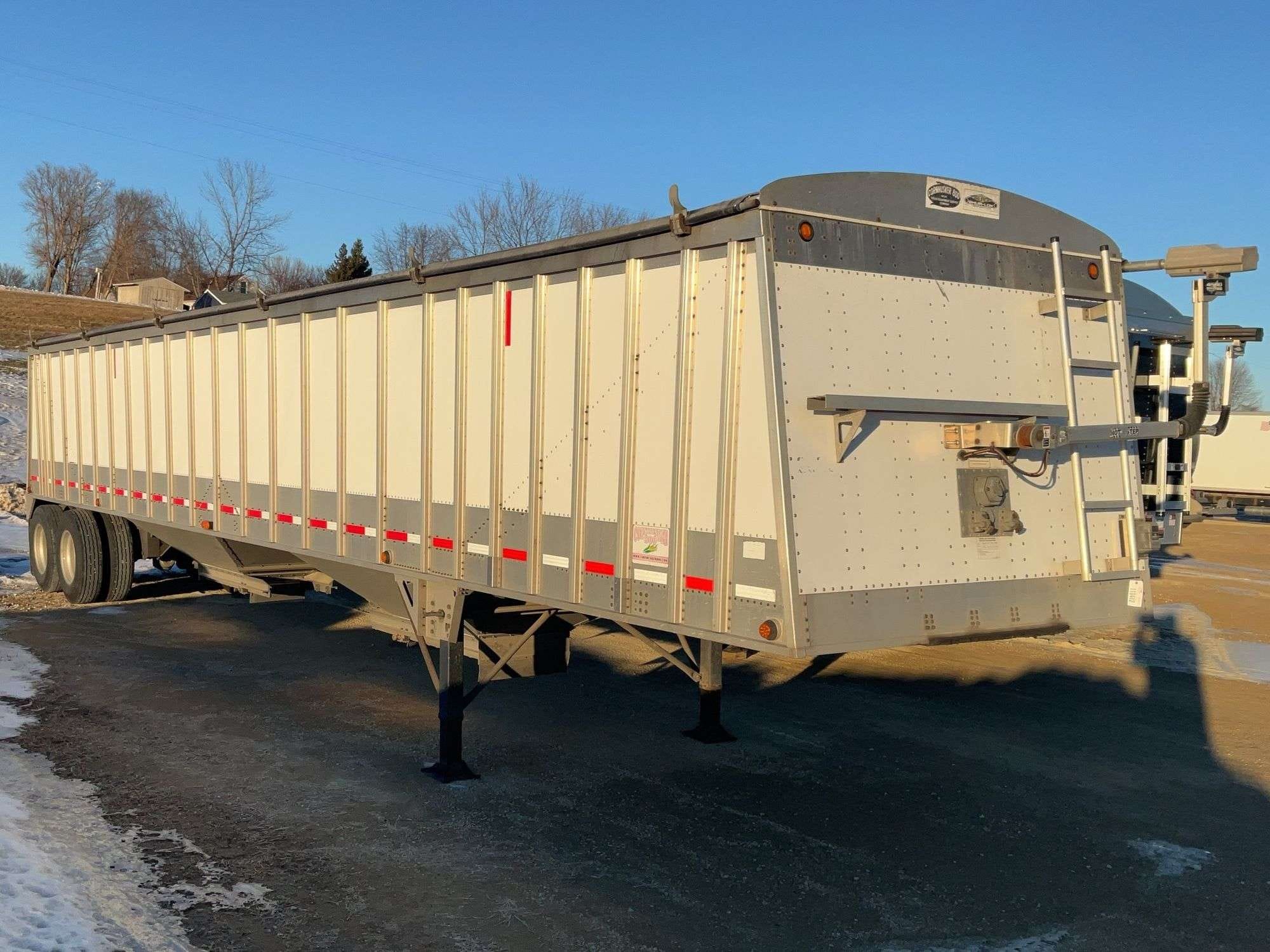 Cornhusker 800 Equipment Image0