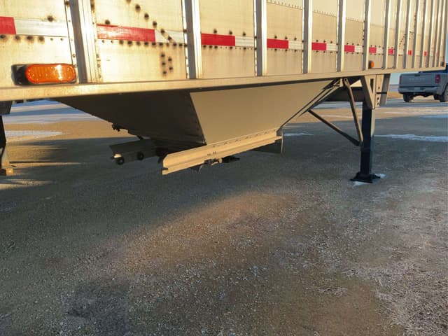 Image of Cornhusker 800 equipment image 4