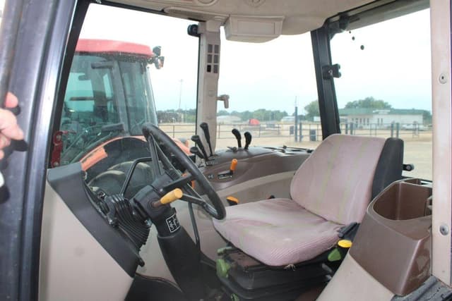 Image of John Deere 5325 equipment image 3