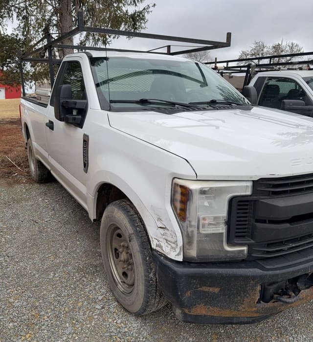 Image of Ford F-250 equipment image 2