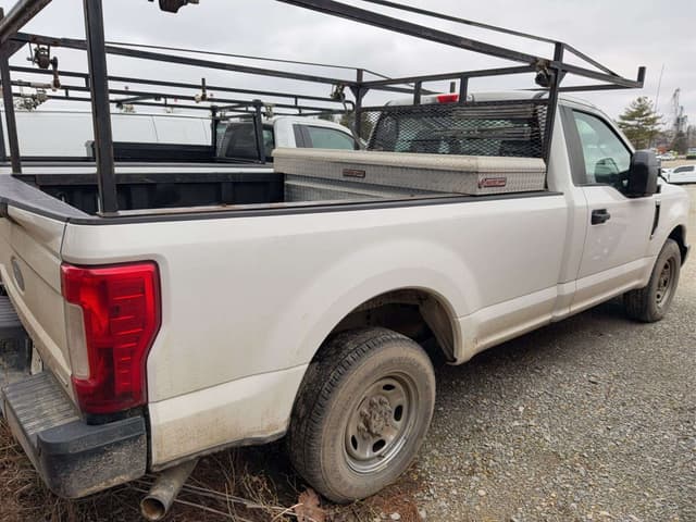 Image of Ford F-250 equipment image 3