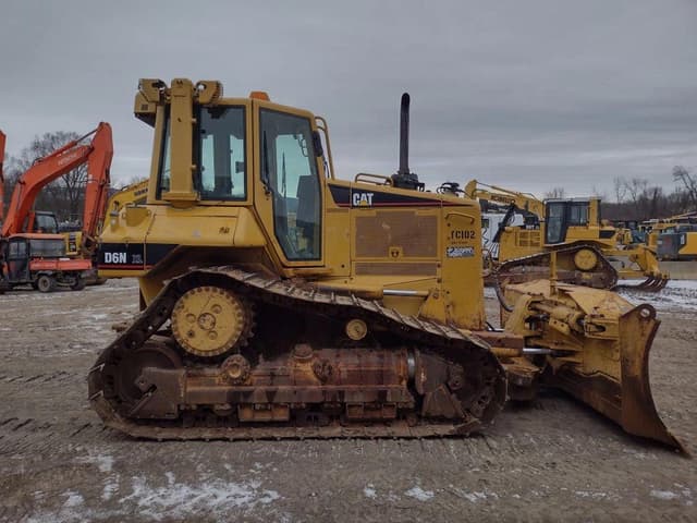 Image of Caterpillar D6N XL equipment image 2