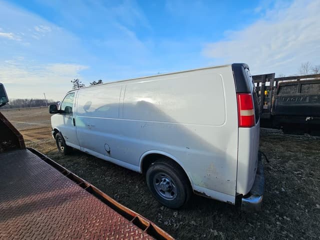 Image of Chevrolet 3500 equipment image 2