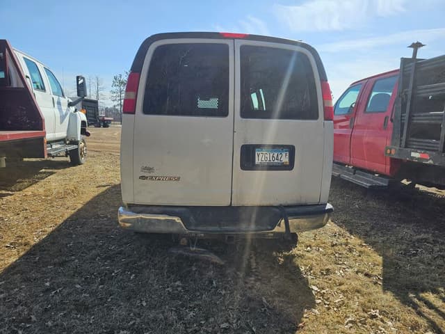 Image of Chevrolet 3500 equipment image 4