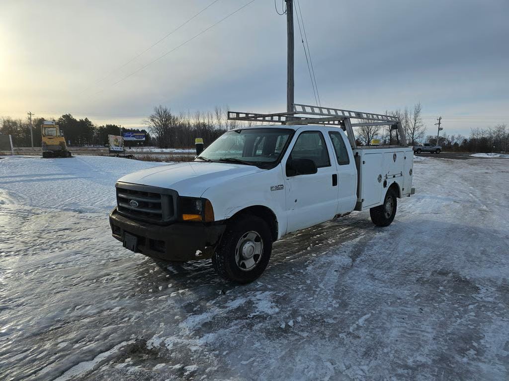 2006 Ford F-350 Equipment Image0