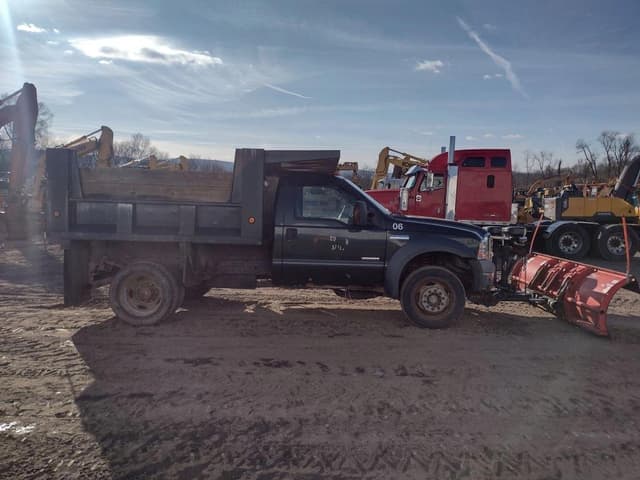 Image of Ford F-550 equipment image 2