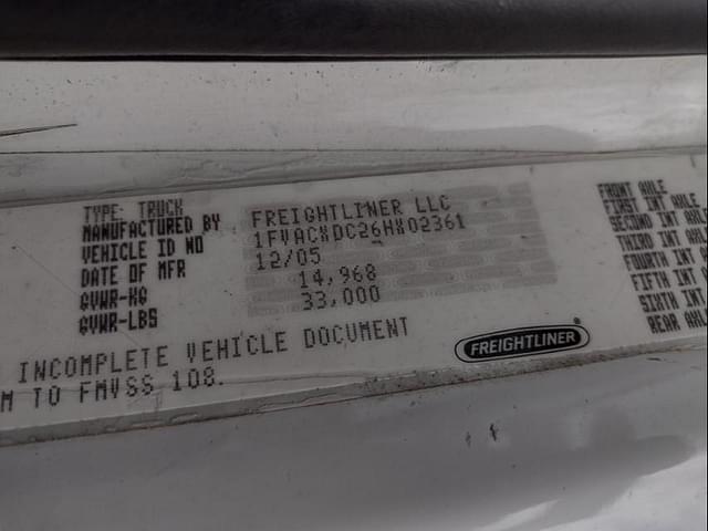 Image of Freightliner M2 106 equipment image 4