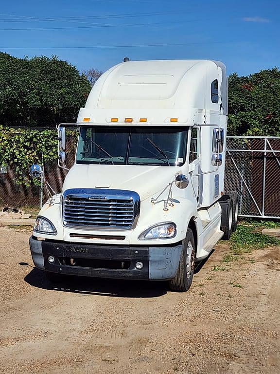 Image of Freightliner Columbia Primary image