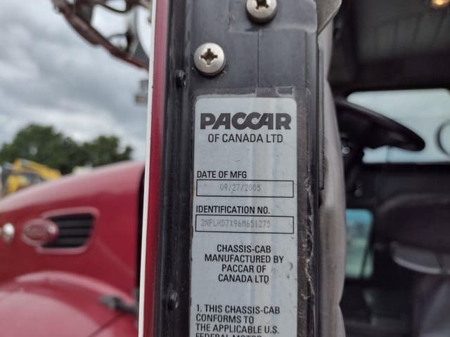 Image of Peterbilt 335 equipment image 4