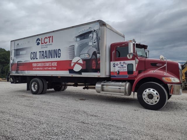 Image of Peterbilt 335 equipment image 2
