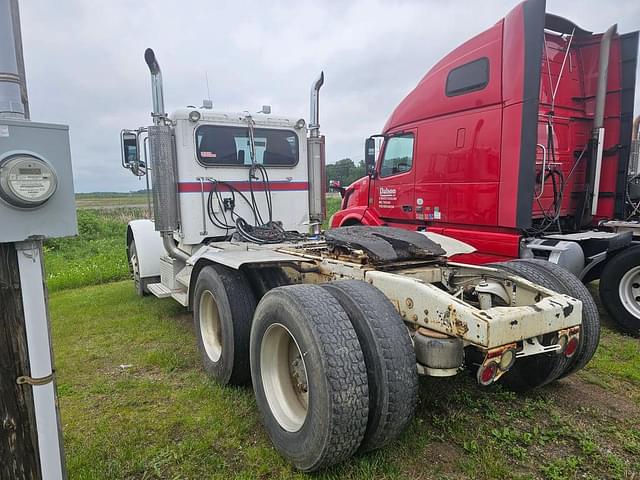 Image of Peterbilt 379 equipment image 2
