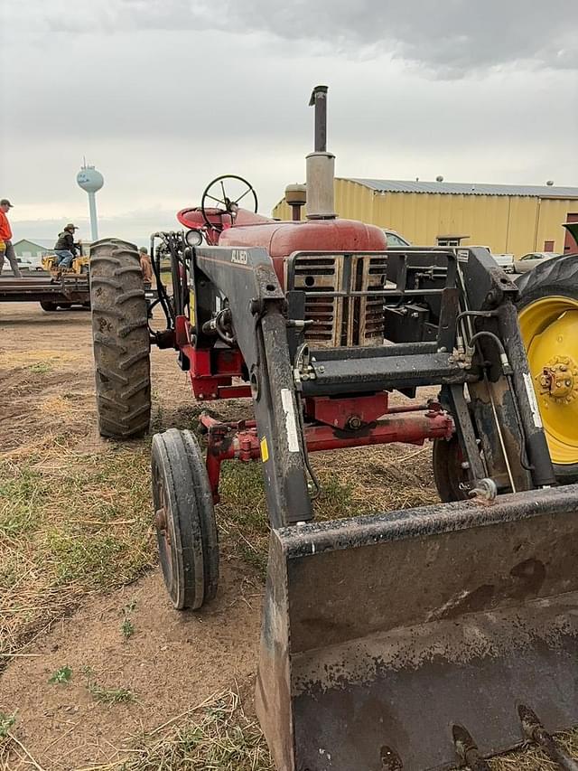 Image of Farmall 350 equipment image 2