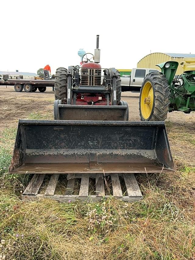 Image of Farmall 350 equipment image 1