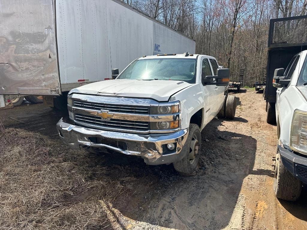 2015 Chevrolet 3500 Equipment Image0