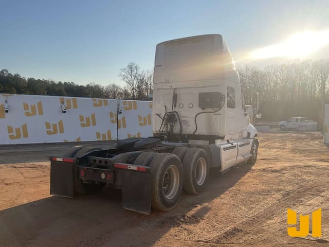 Image of International ProStar+ 122 equipment image 4