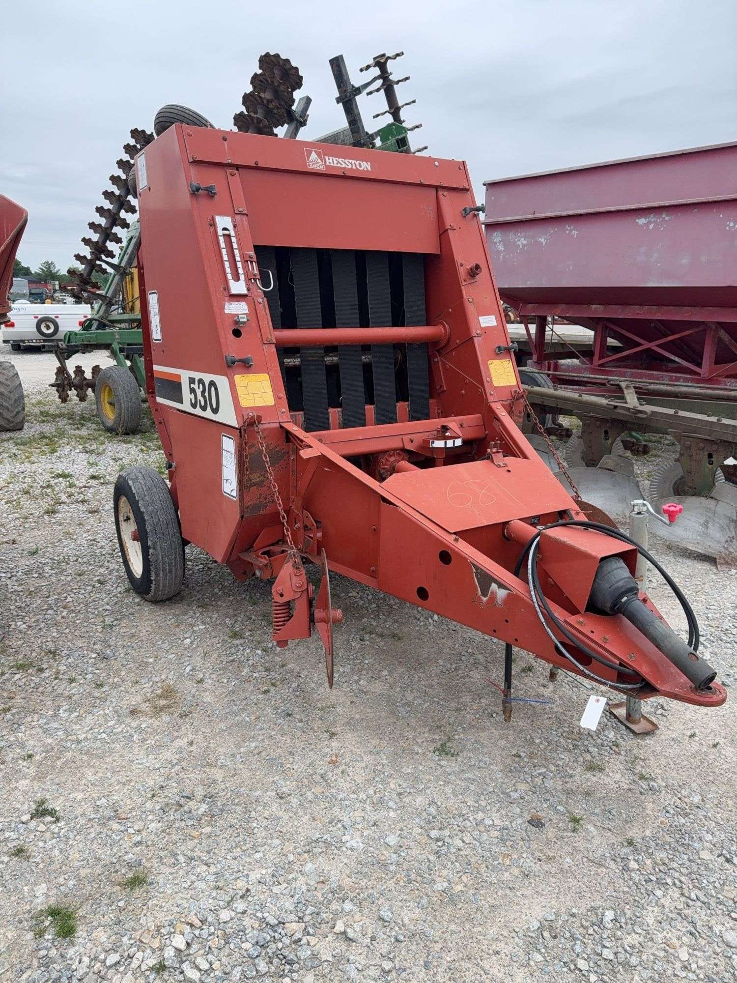 Hesston 530 Equipment Image0
