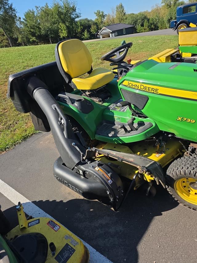 Image of John Deere X739 equipment image 1