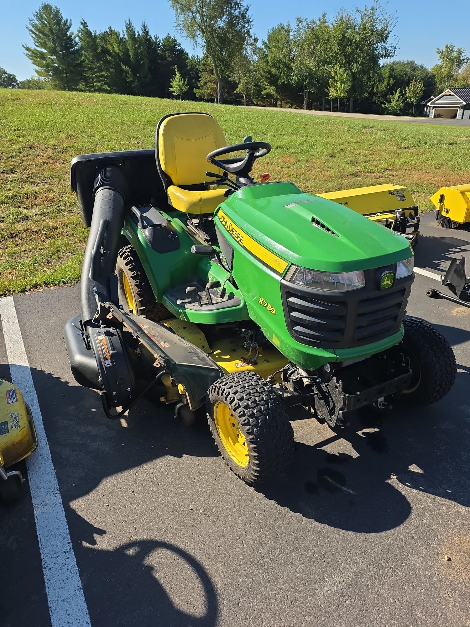 John Deere X739 Equipment Image0