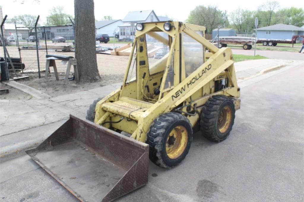 Image of New Holland L775 Primary image