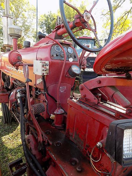 Image of Farmall 400 equipment image 4