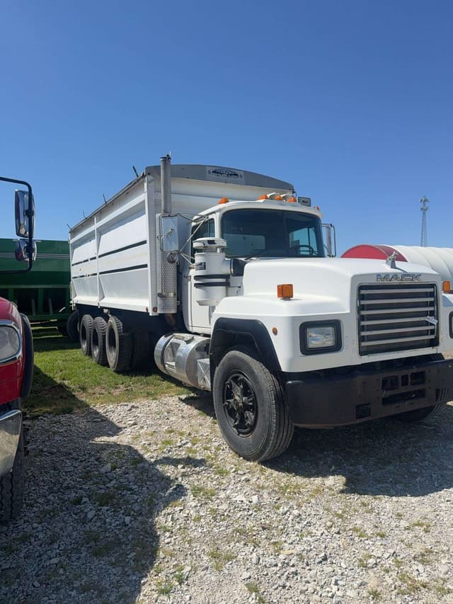 Image of Mack RD600 equipment image 1