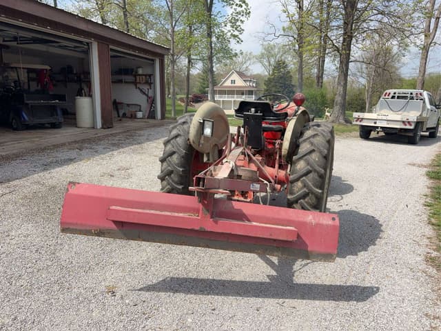Image of Ford 601 equipment image 3