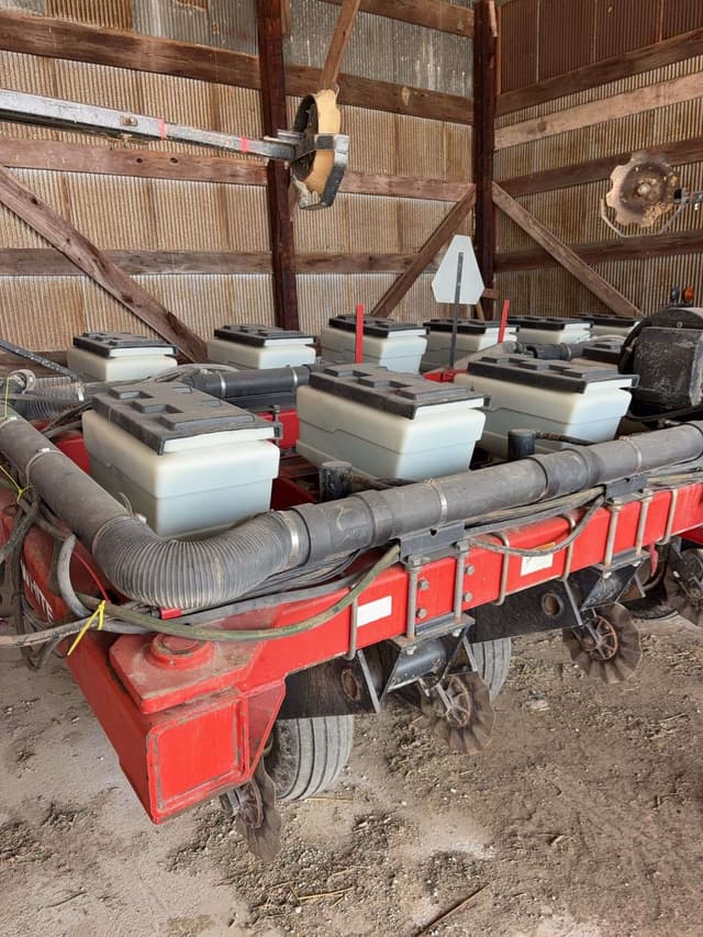 Image of White 6200 equipment image 2