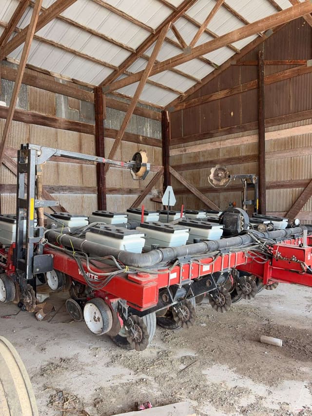 Image of White 6200 equipment image 1