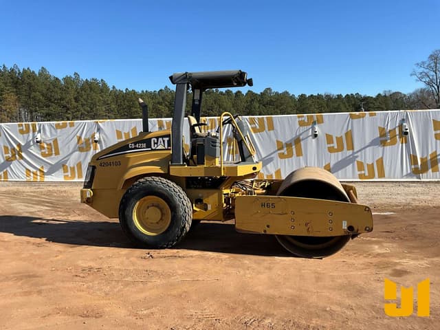 Image of Caterpillar CS-423E equipment image 3