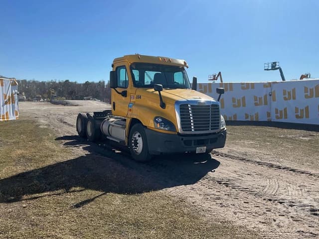 Image of Freightliner Cascadia equipment image 2