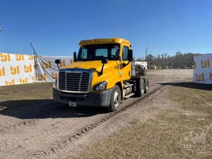 2016 Freightliner Cascadia Image